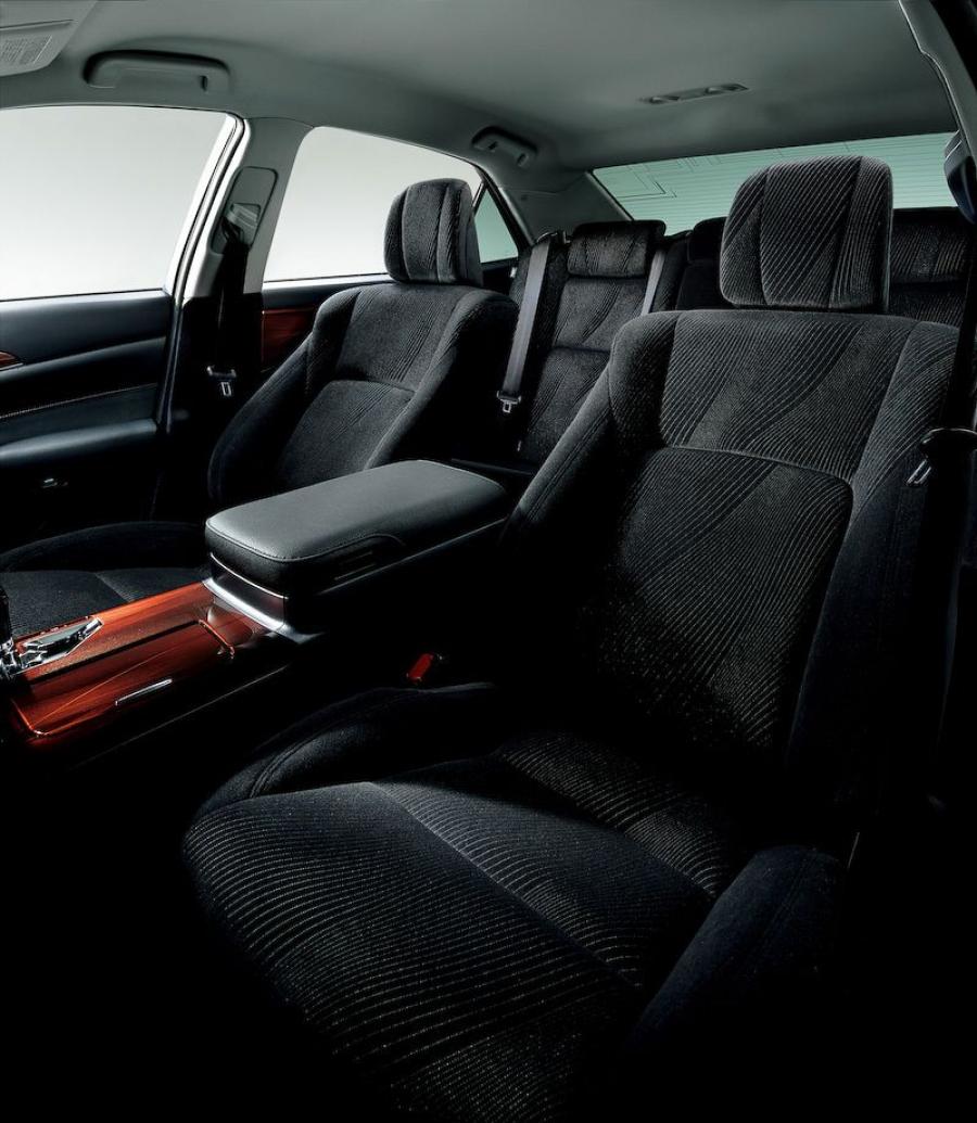  Toyota Crown Royal Saloon Black Style 2014 года  (фото 5 из 5)